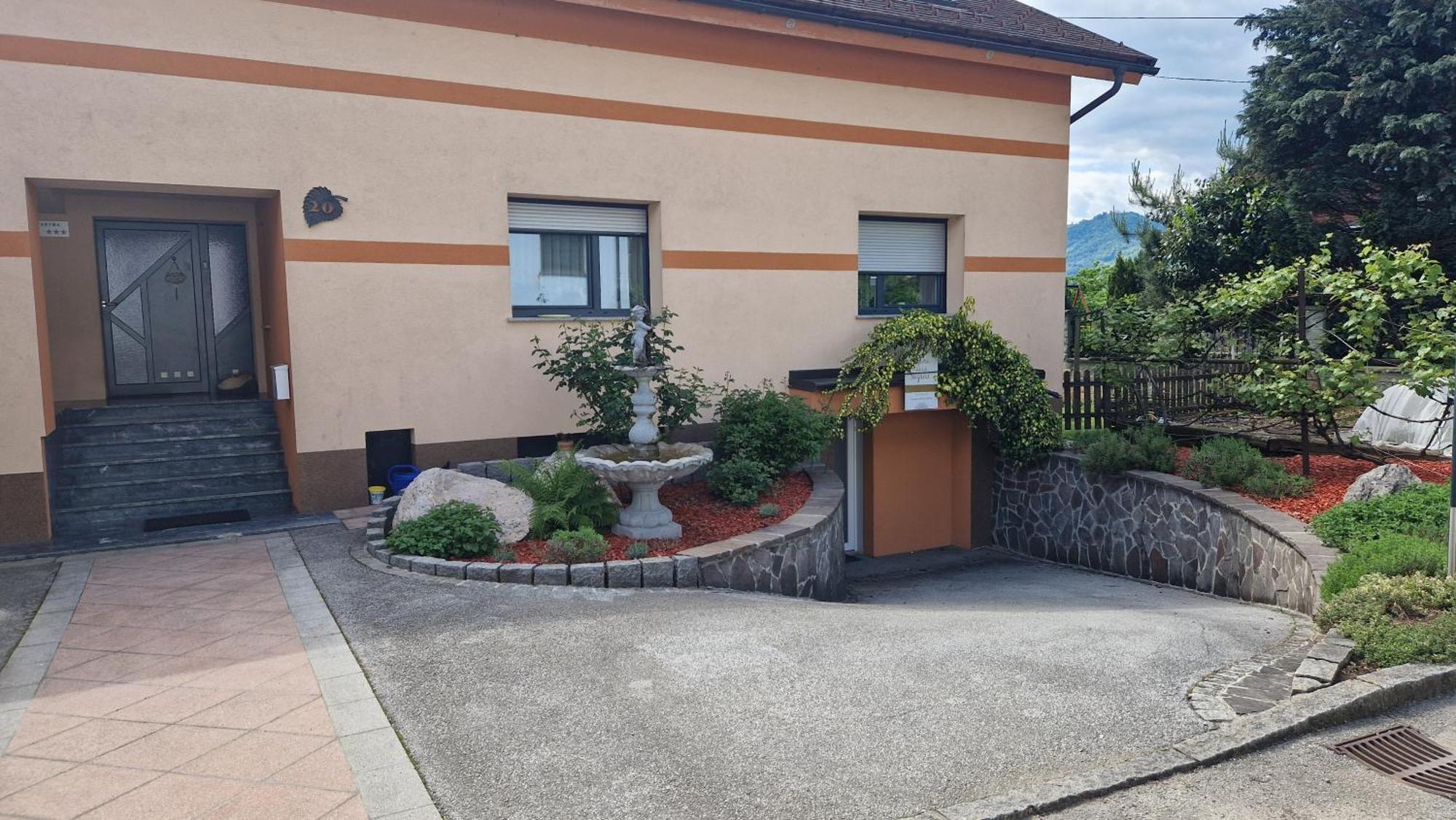 Hisa Bizjak Kranj Luaran gambar