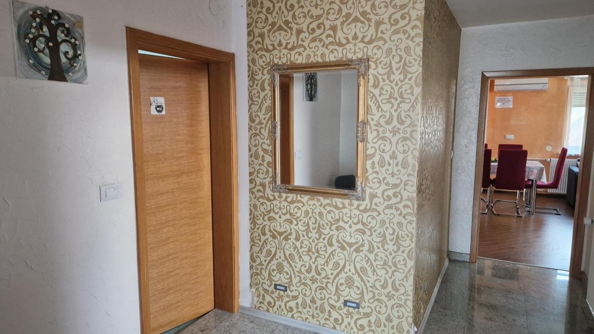 Hisa Bizjak Kranj Luaran gambar